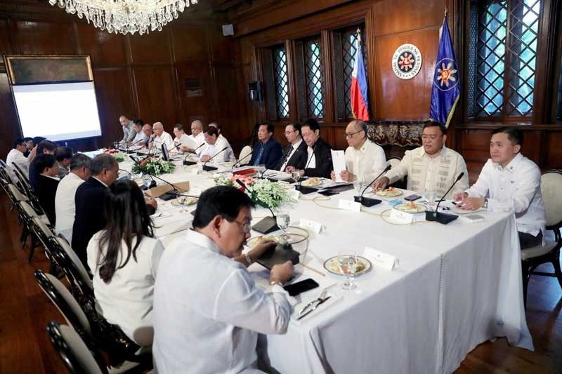 Moodyâ��s warns of Philippines credit rating downgrade