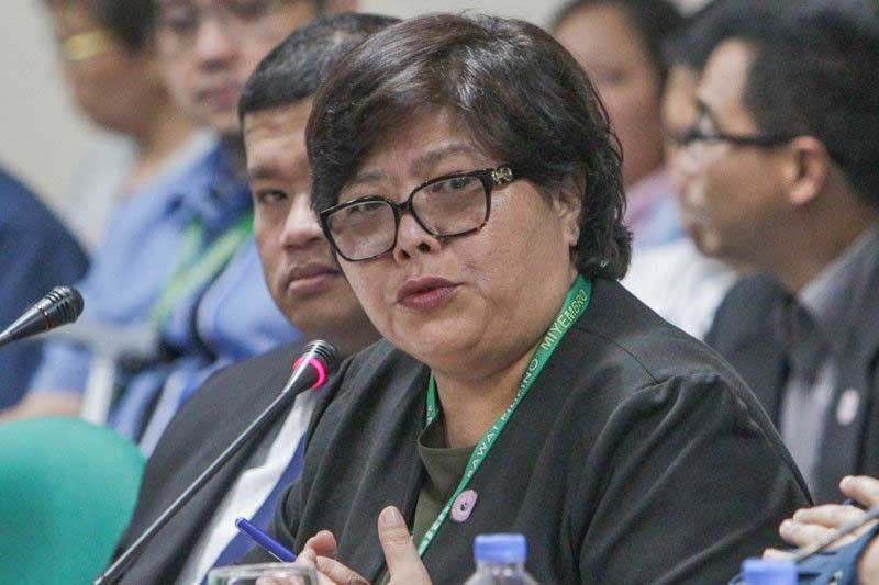 Employees file complaint vs sacked PhilHealth chief | Philstar.com