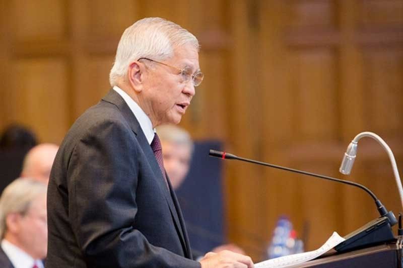 Albert del Rosario: â��Duterte should listen to Filipinos, not to Chinese envoyâ��