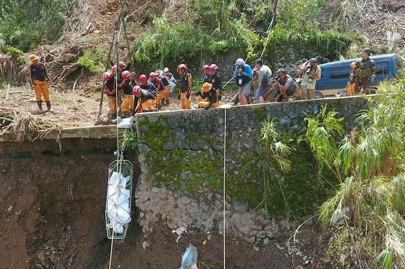 Hopes of rescuing Benguet landslide victims dim