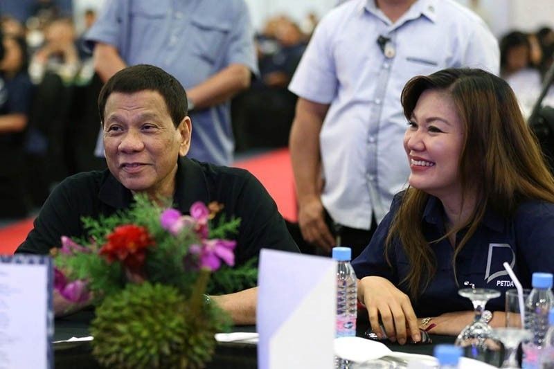 Duterte a health buff, says Honeylet