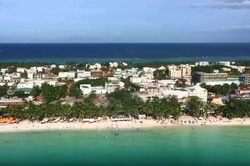 Resort owners: Donâ��t close Boracay