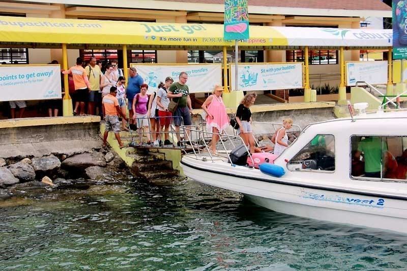 Media still allowed to cover Boracay beyond 5 p.m., DOT says