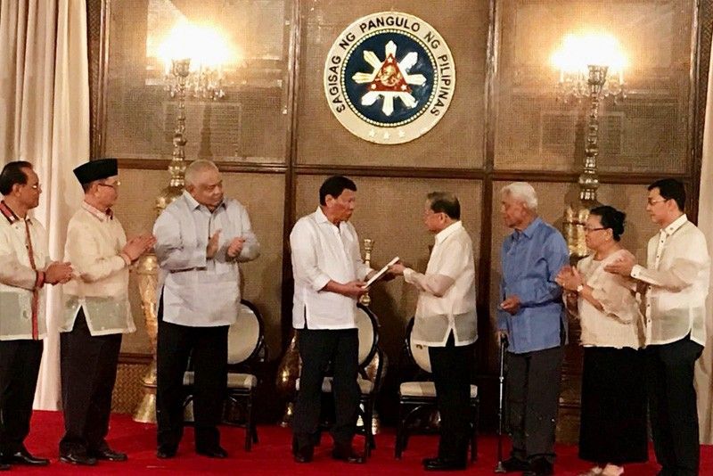 Duterte wants Concom to cut his term