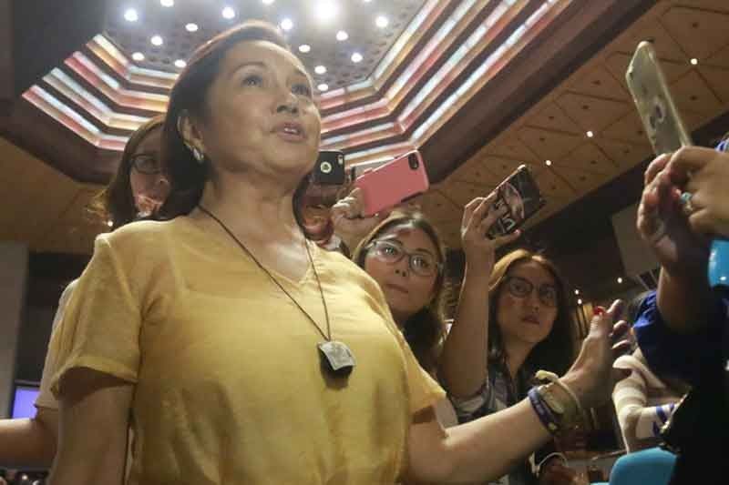 Gloria Macapagal-Arroyo hands off on House minority row