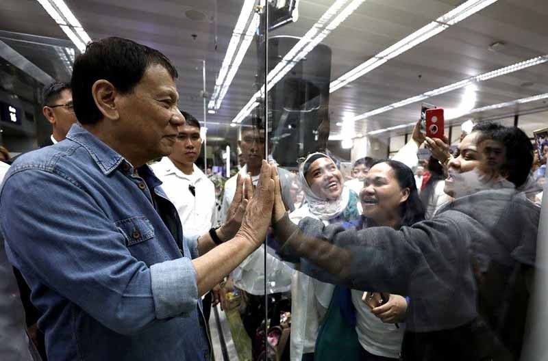 Duterte to OFWs in Kuwait: Come home