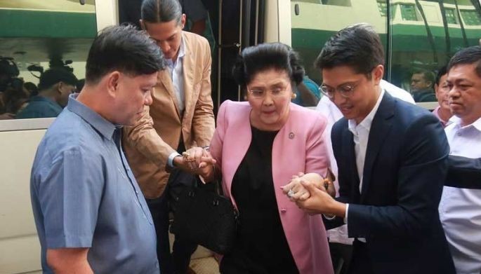 Imelda Marcos' vehicle still has &lsquo;8&rsquo; plate