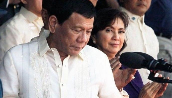 Duterte, Robredo sharing stage at PMA rites