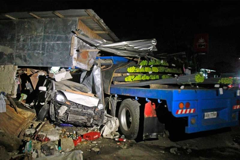6 dead in 20-vehicle smashup