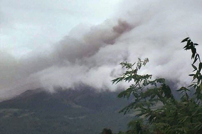 4,000 flee as Mayon erupts anew