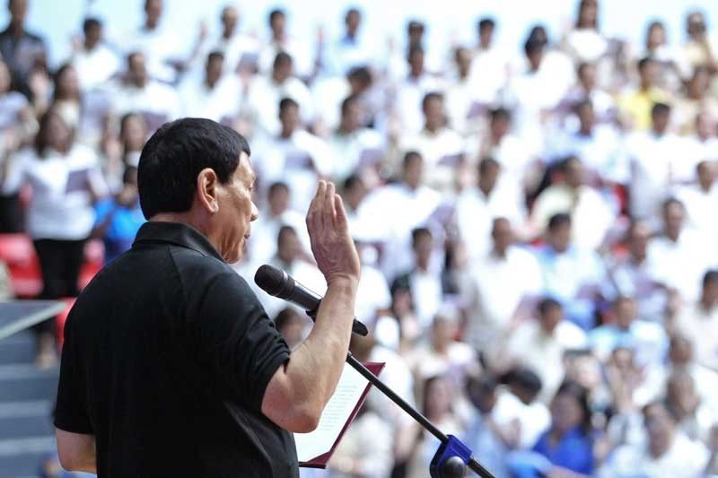 Duterte eyes arming of barangay captains vs crime
