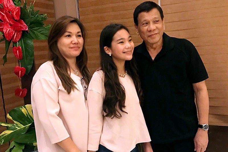 Duterte turns romantic at Honeyletâ��s birthday