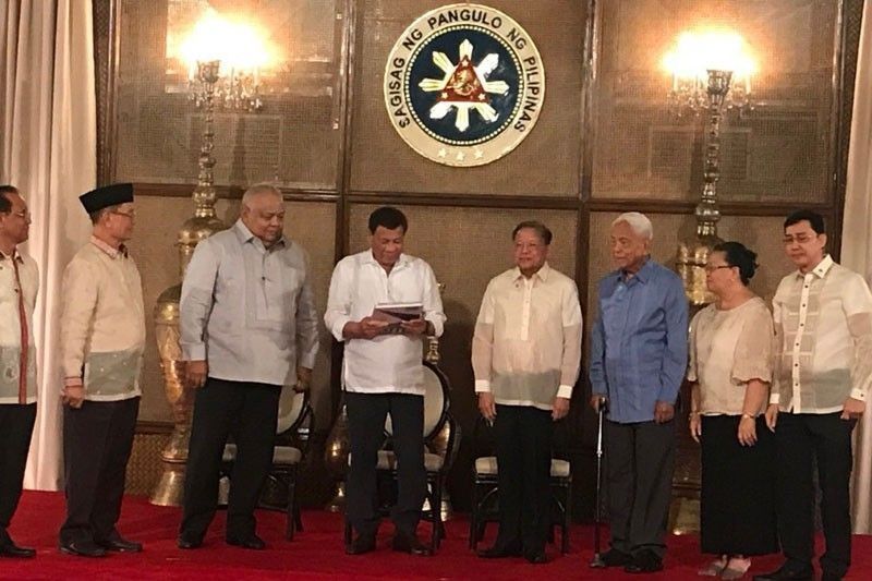 Consultative committee writes to Duterte on House federalism draft