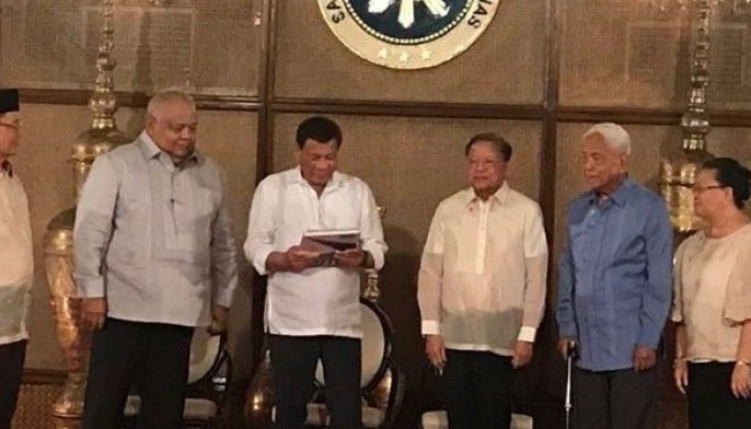 Consultative committee writes to Duterte on House federalism draft