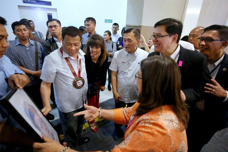 Duterte to tambay critics: Take case to SC