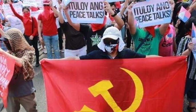 Submit draft peace deal, Duterte tells Reds