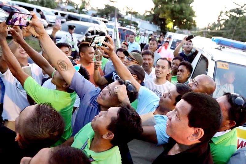 Duterte to vice mayors: Kidnap, hex your mayors