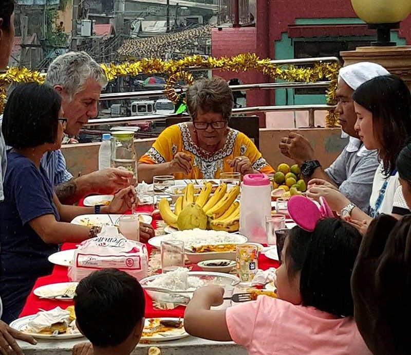 Pinoy family in âParts Unknownâ remembers Bourdain