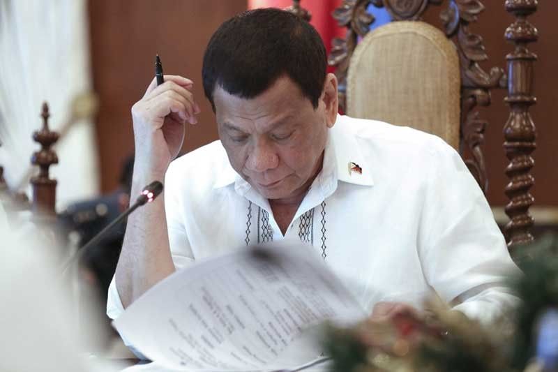 Duterte signs â��whole-of-nationâ�� EO vs insurgency