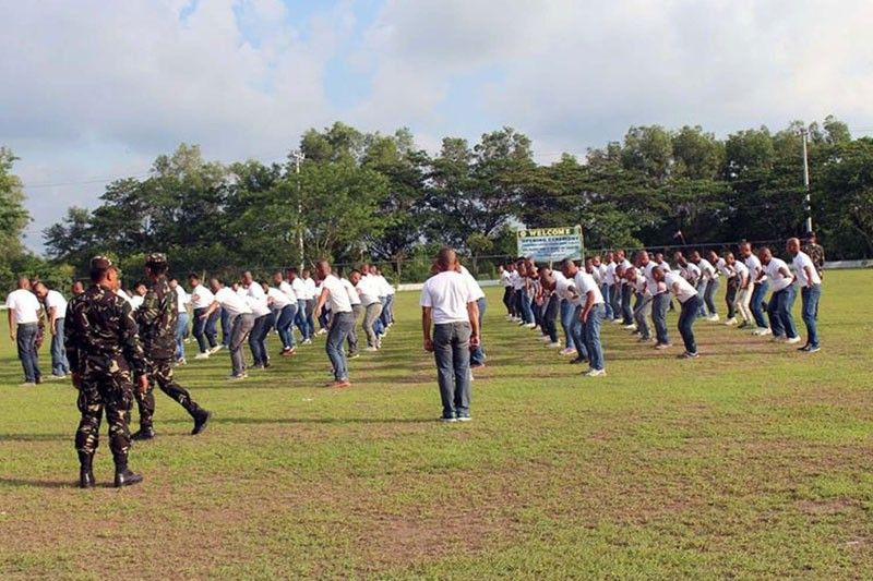 Duterte wants to arm ROTC, barangay execs