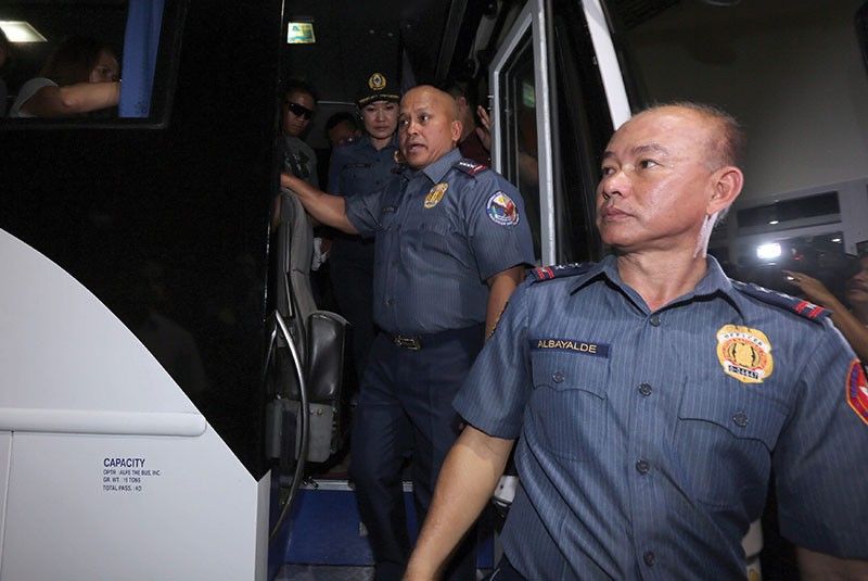 2 Manila Police District cops axed over â��15-30â�� racket