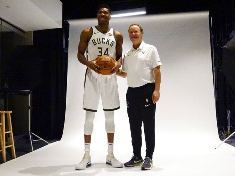 With new coach and new arena, Giannis, Bucks are all smiles