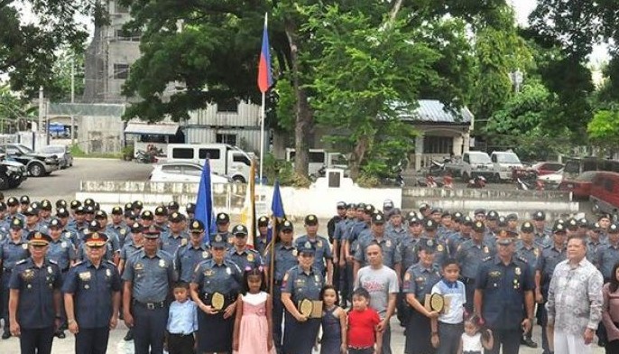 Family of Dumanjug chief  hailed outstanding model