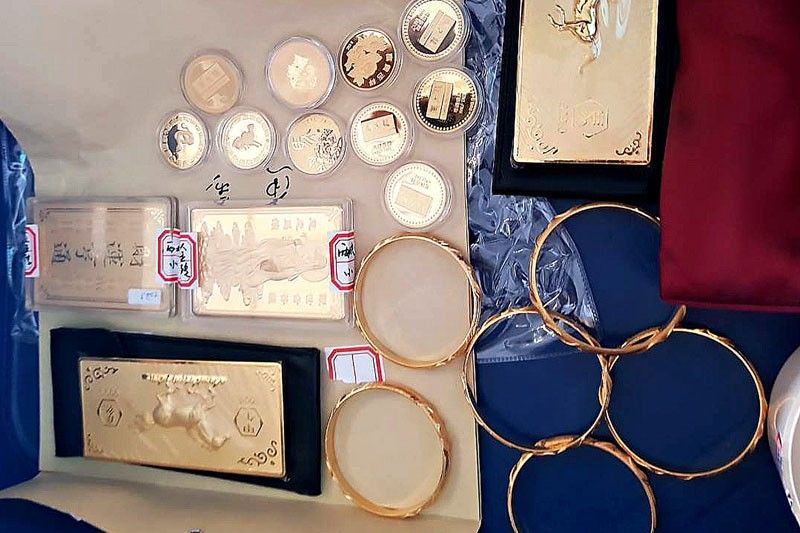 2 Chinese cops caught carrying gold at NAIA
