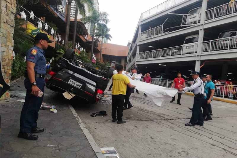 Grace Poeâ��s father-in-law hurt after car fell from elevated parking lot