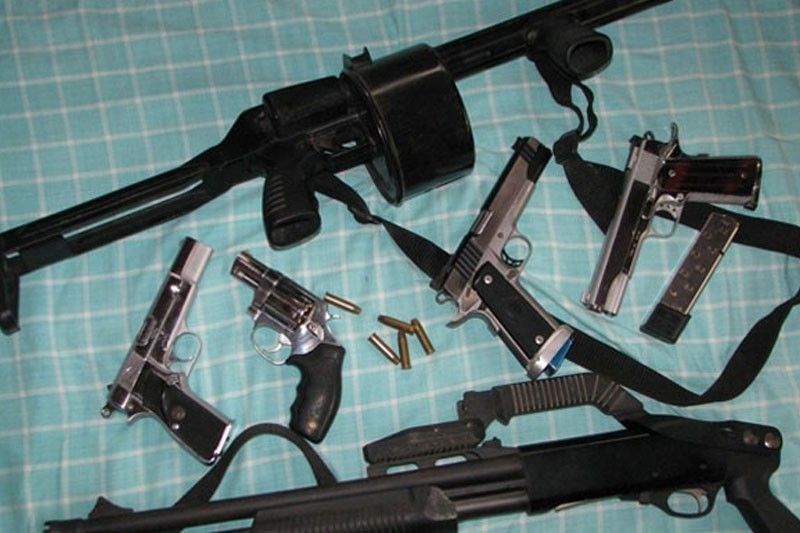 Mga armas sa drug lord nasakmit
