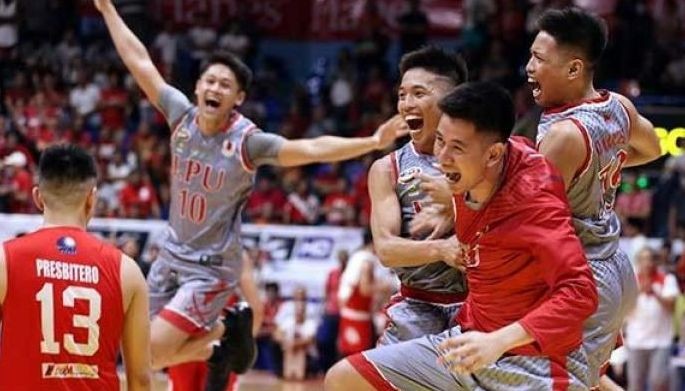 Lyceum hindi bibitaw  sa paghawak sa liderato
