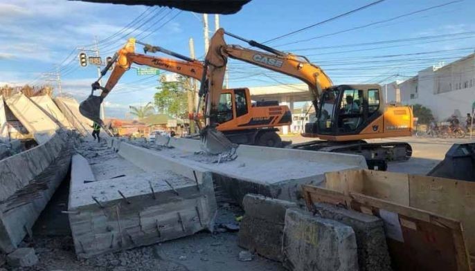 Clearing of collapsed flyover on Aguinaldo Highway ongoing