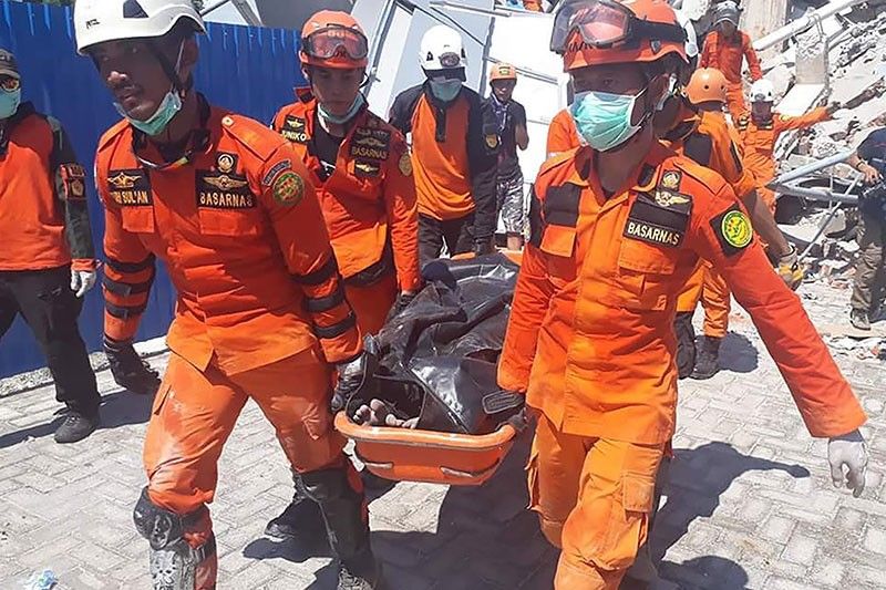 Mass burials to begin as Indonesia toll tops 800