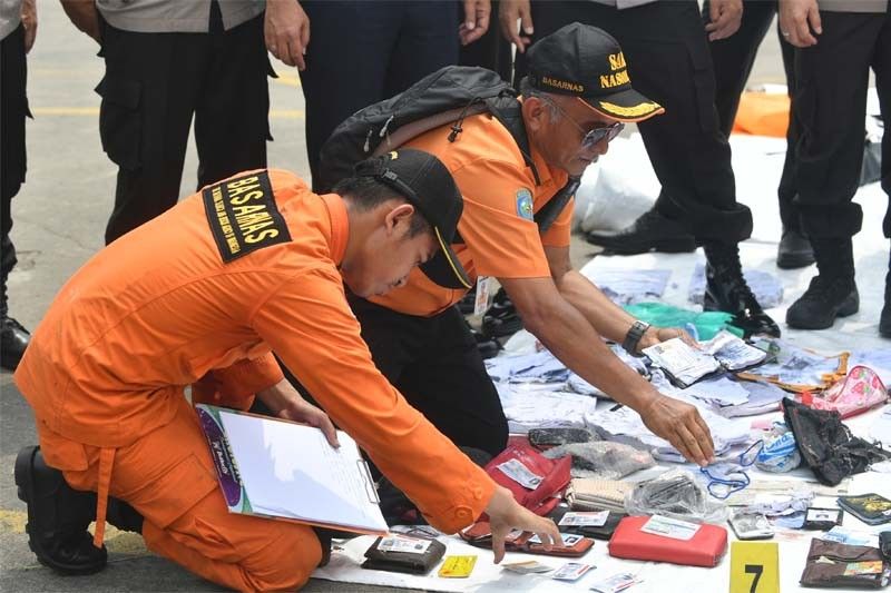 More body parts found from crashed Indonesian jet
