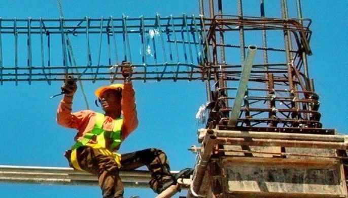Tulo ka construction workers nangatagak sa 2nd floor