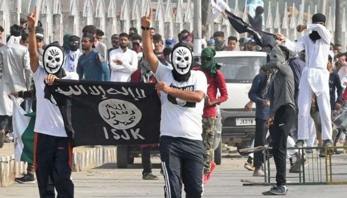 At least 27 hostages held by IS in south Syria: HRW