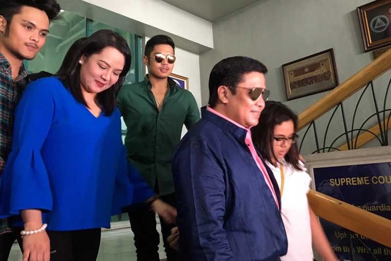 Court approves month-long US trip for Jinggoy