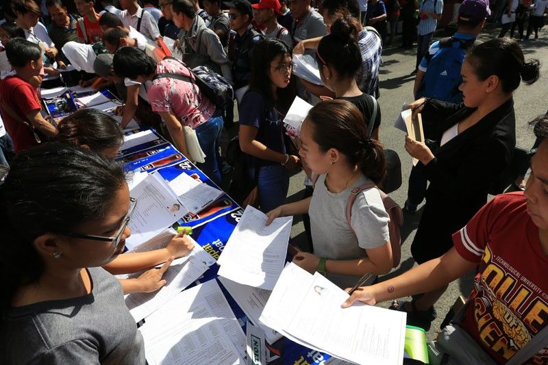 130K guro, pulis, jailguards,  bumbero kailangan ng gobyerno