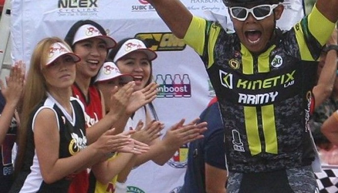 Joven outsprints aces; Roque hangs tough