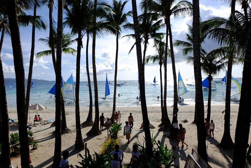 Partial closure of Boracay Island pushed anew
