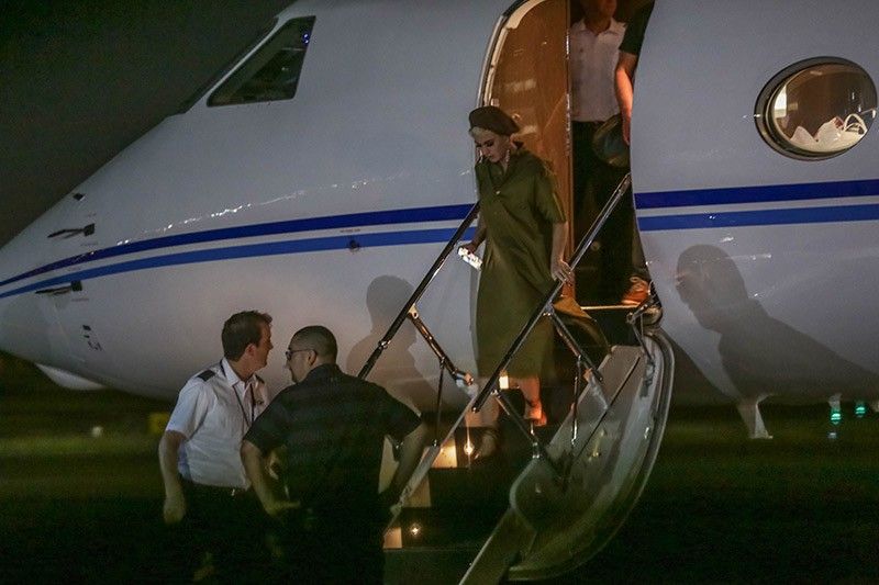 Katy Perry arrives in Manila for âWitnessâ world tour