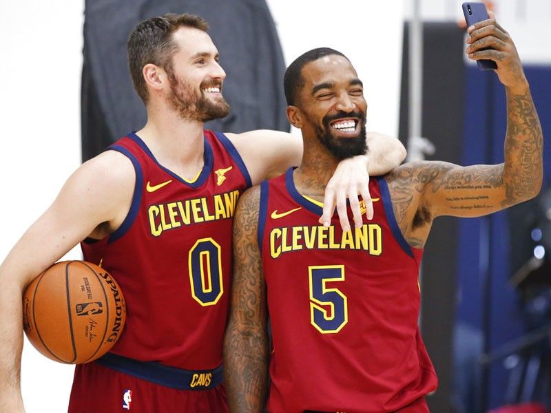 No LeBron, no spotlight: Cavaliers start anew without star