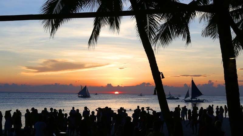 Sun sets on Boracay sans official closure order