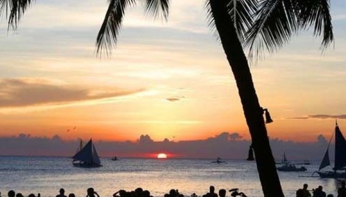 Sun sets on Boracay sans official closure order