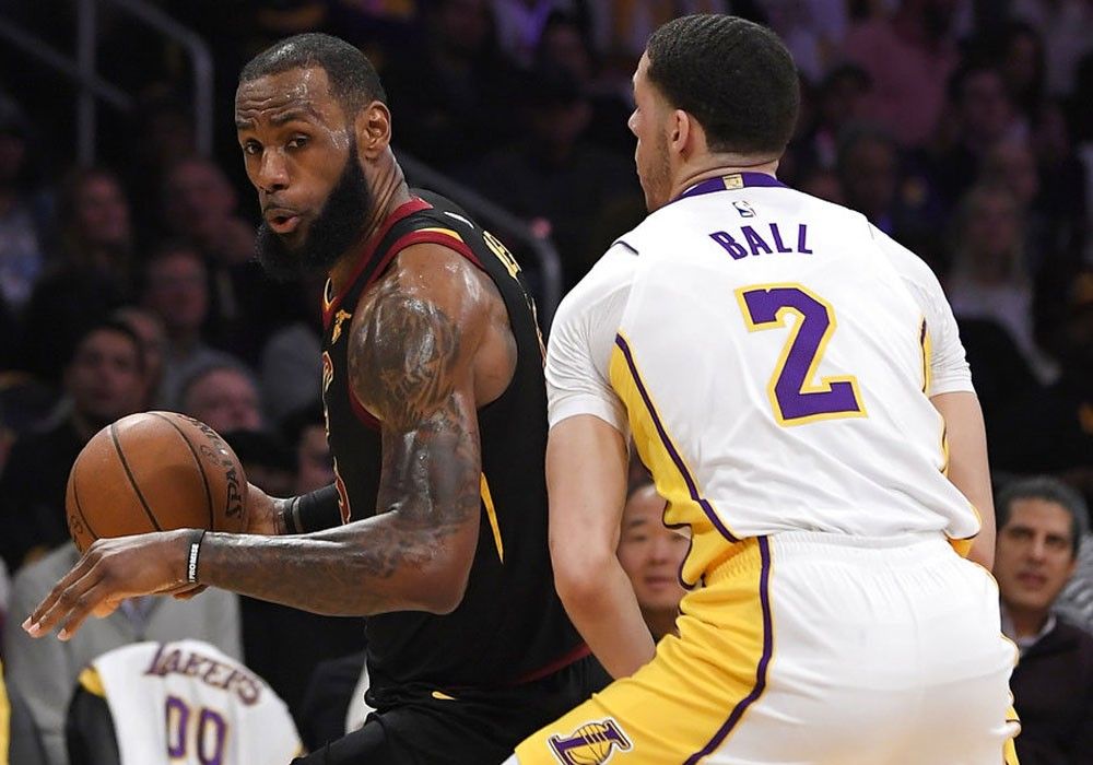 Lakers down LeBron, Cavs on Randle's career night