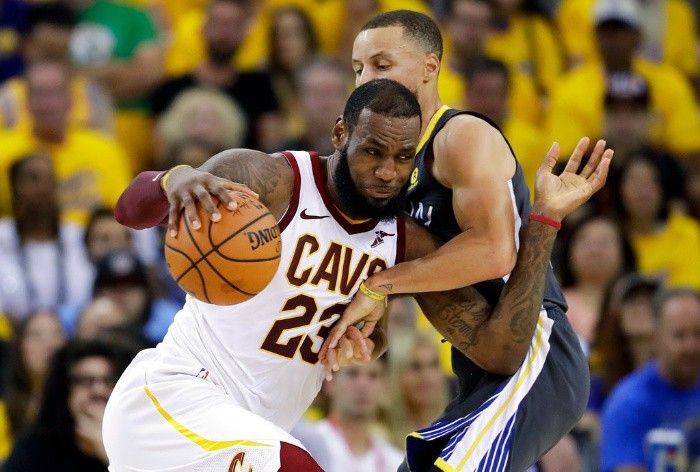 LA-Bron: James agrees to 4-year contract with Lakers