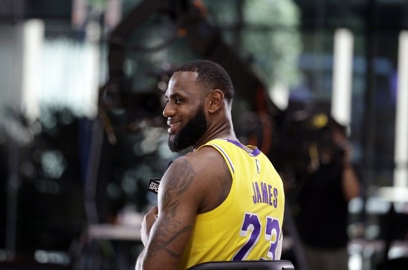 Lakers loving LeBronâ��s leadership in 1st practice together