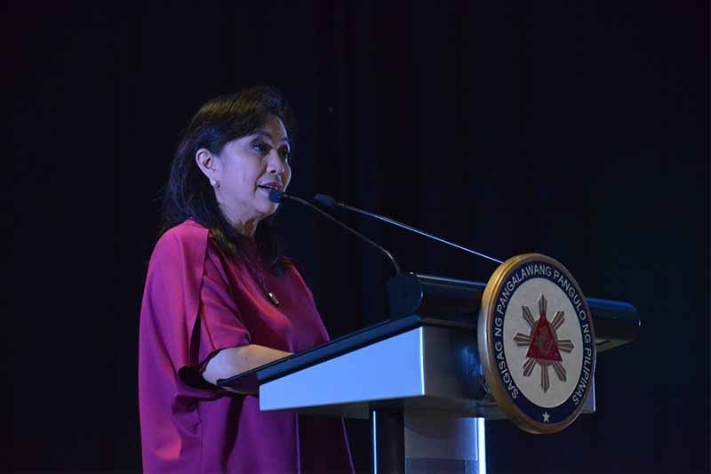 Robredo slams columnist for spreading rumors