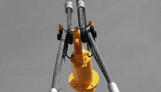 Electrician naipit ng  lifting spreader beam, utas