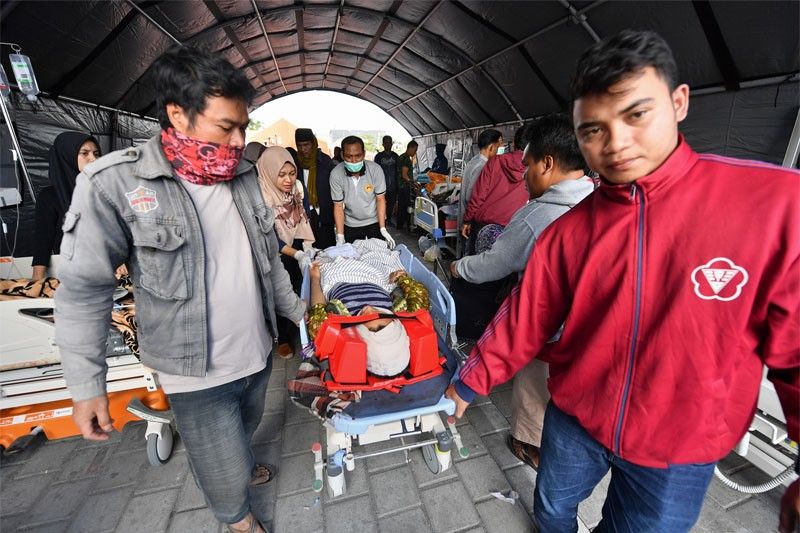 Indonesia evacuates tourists after Lombok quake kills 91